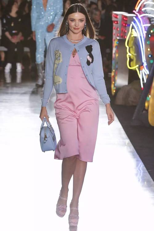 將好吃的馬卡龍色穿上身 服裝中的甜蜜時尚